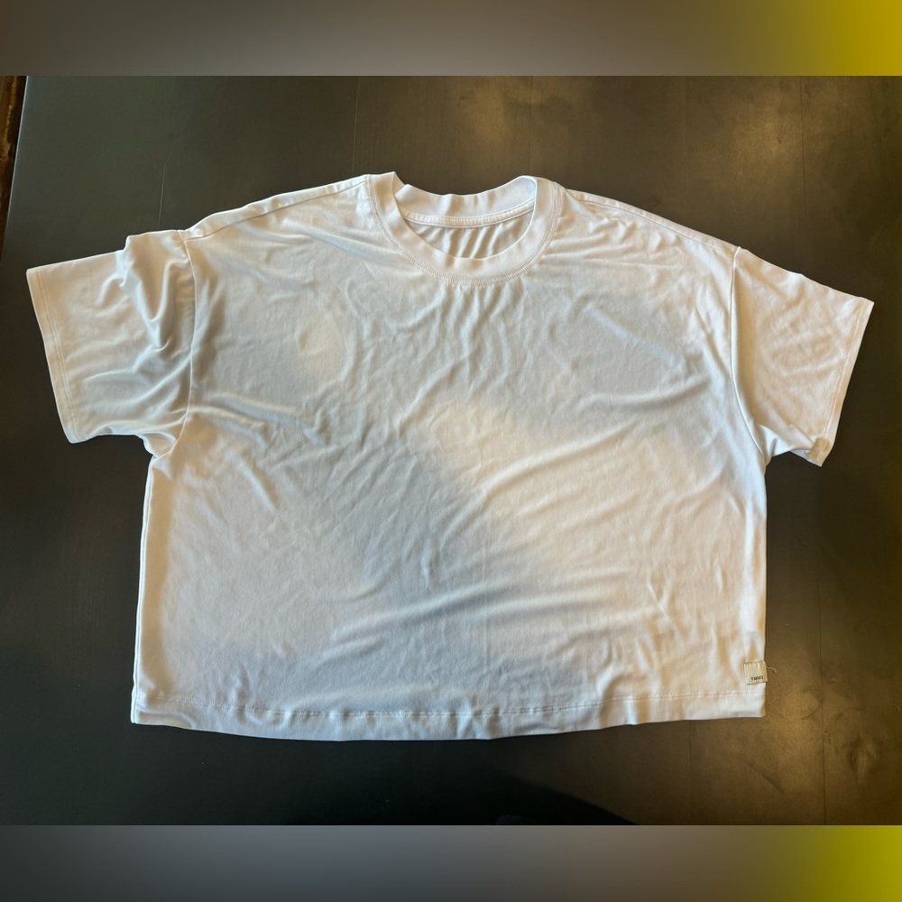 EUC Vuori White Cropped Energy Tee T-Shirt Size Large L